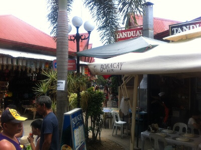 ボラカイ島の市場