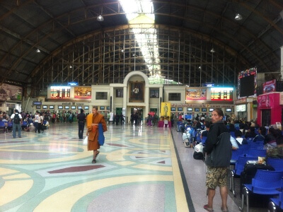 バンコクのファラボーン駅