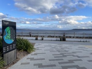 タウポ湖